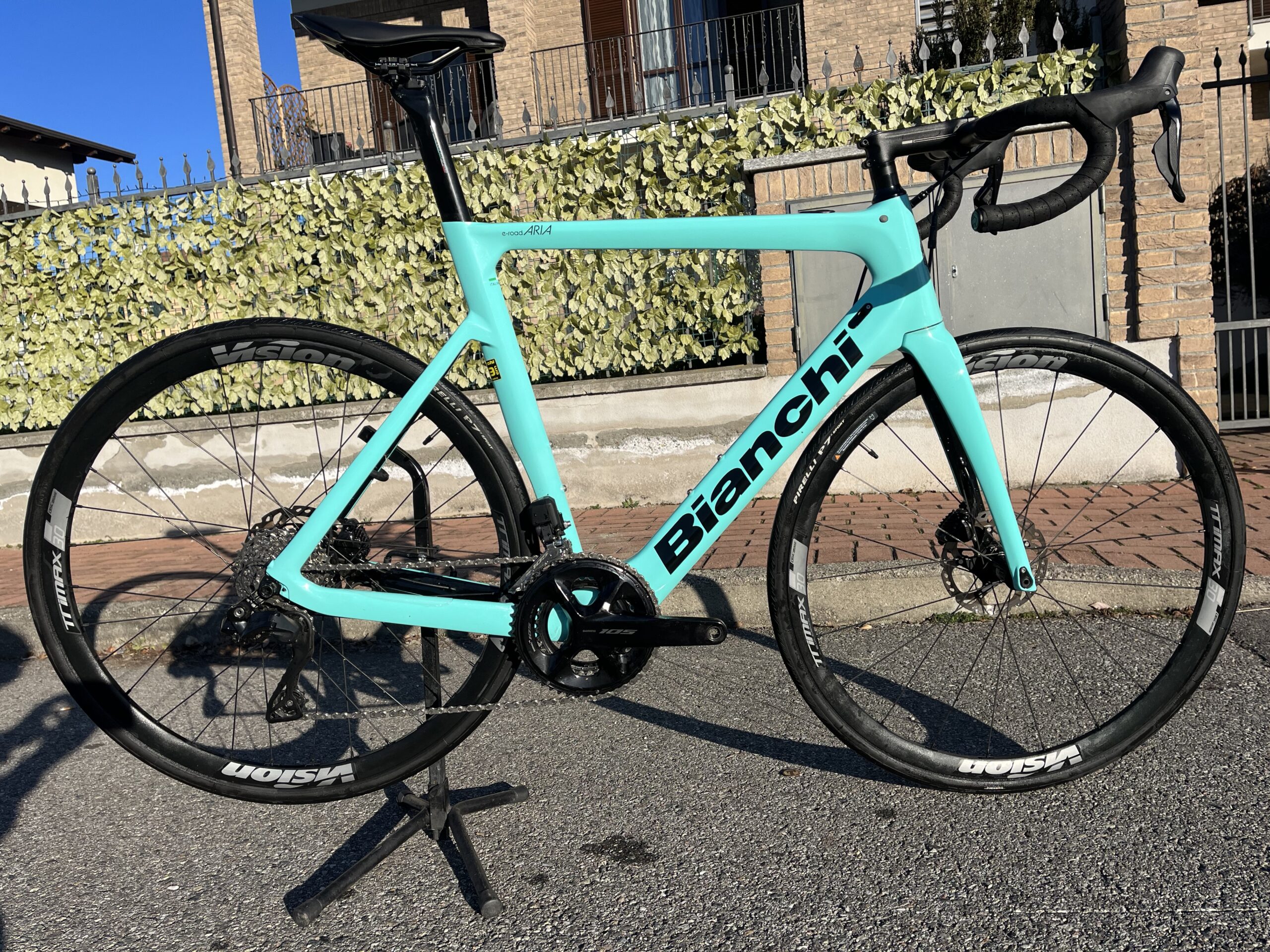 E-bike Bianchi Aria E-Road groupset side