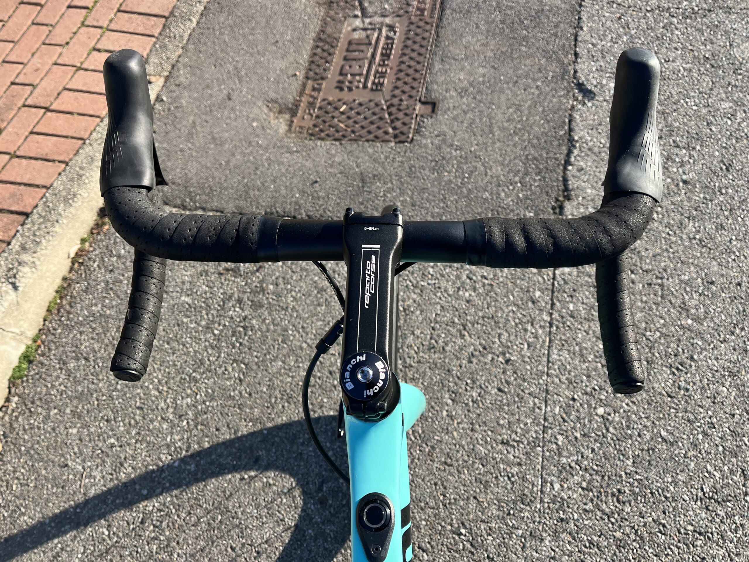 E-bike Bianchi Aria E-Road cockpit