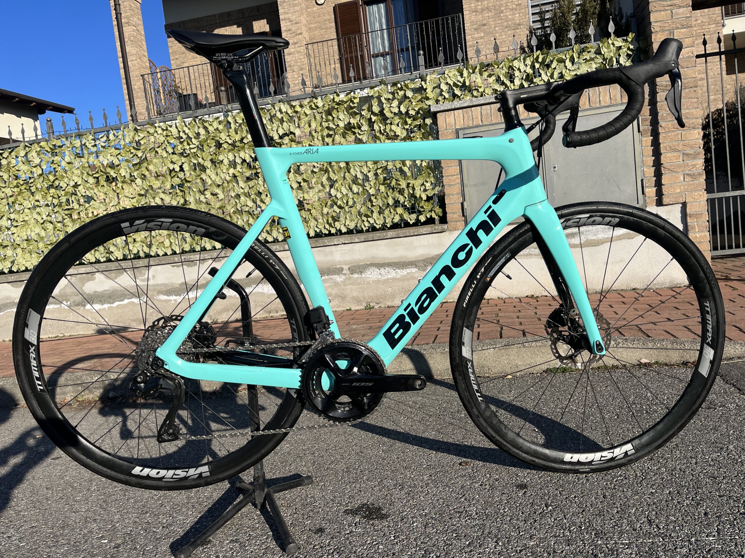 Bianchi Aria e-road vista lato gruppo