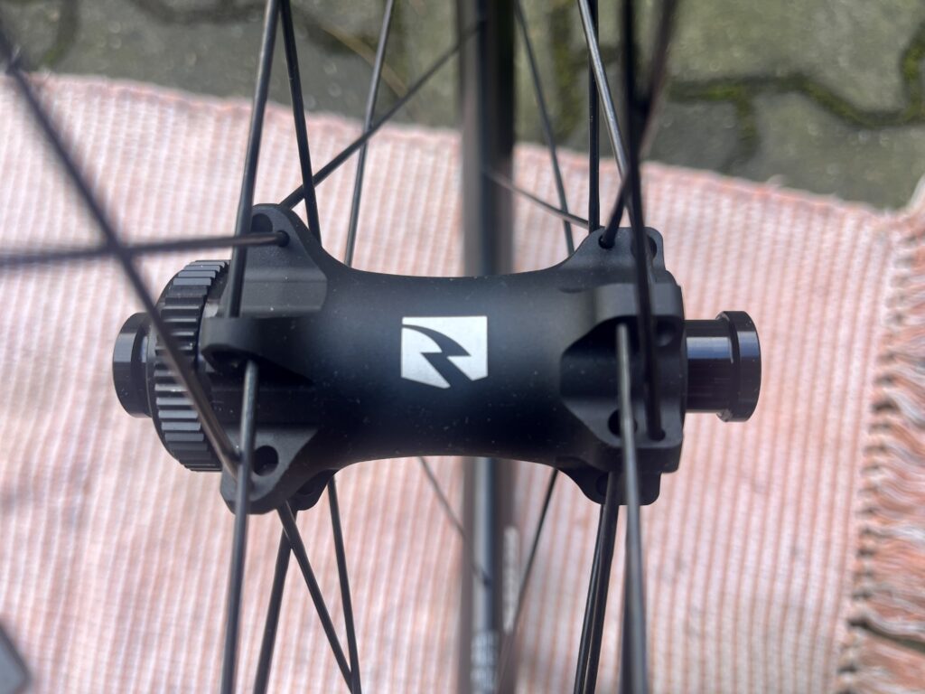 Reynolds AR46 front hub