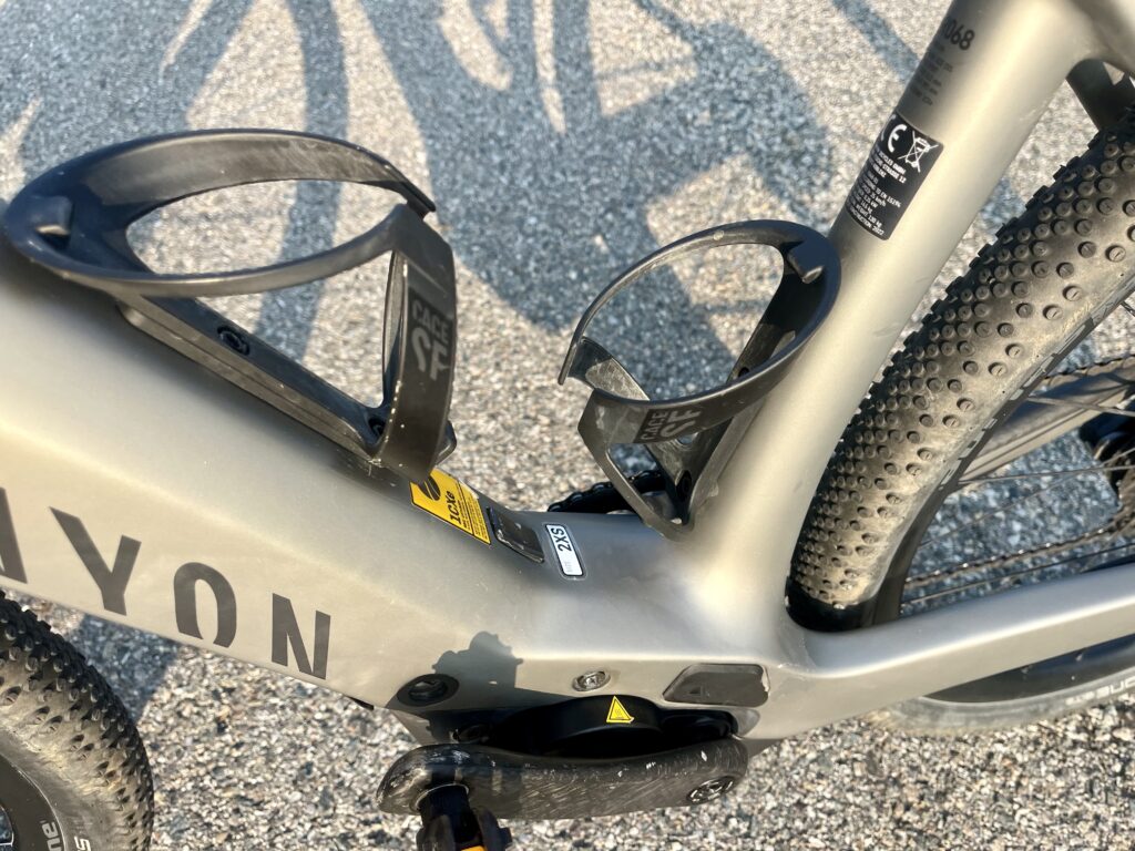 Grail:ON CF 7 bottlecages